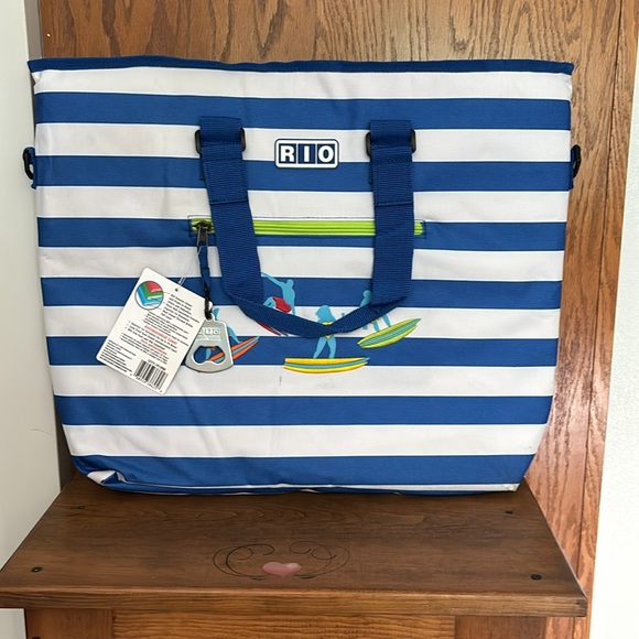 Summer Rio Other - Rio deluxe insulated bag with bottle opener